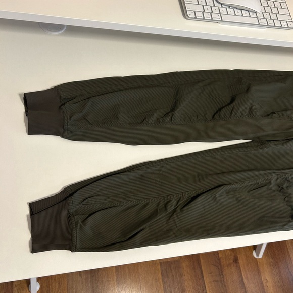 🍋 Lululemon Dance Studio Joggers Size 6 - Picture 5 of 7